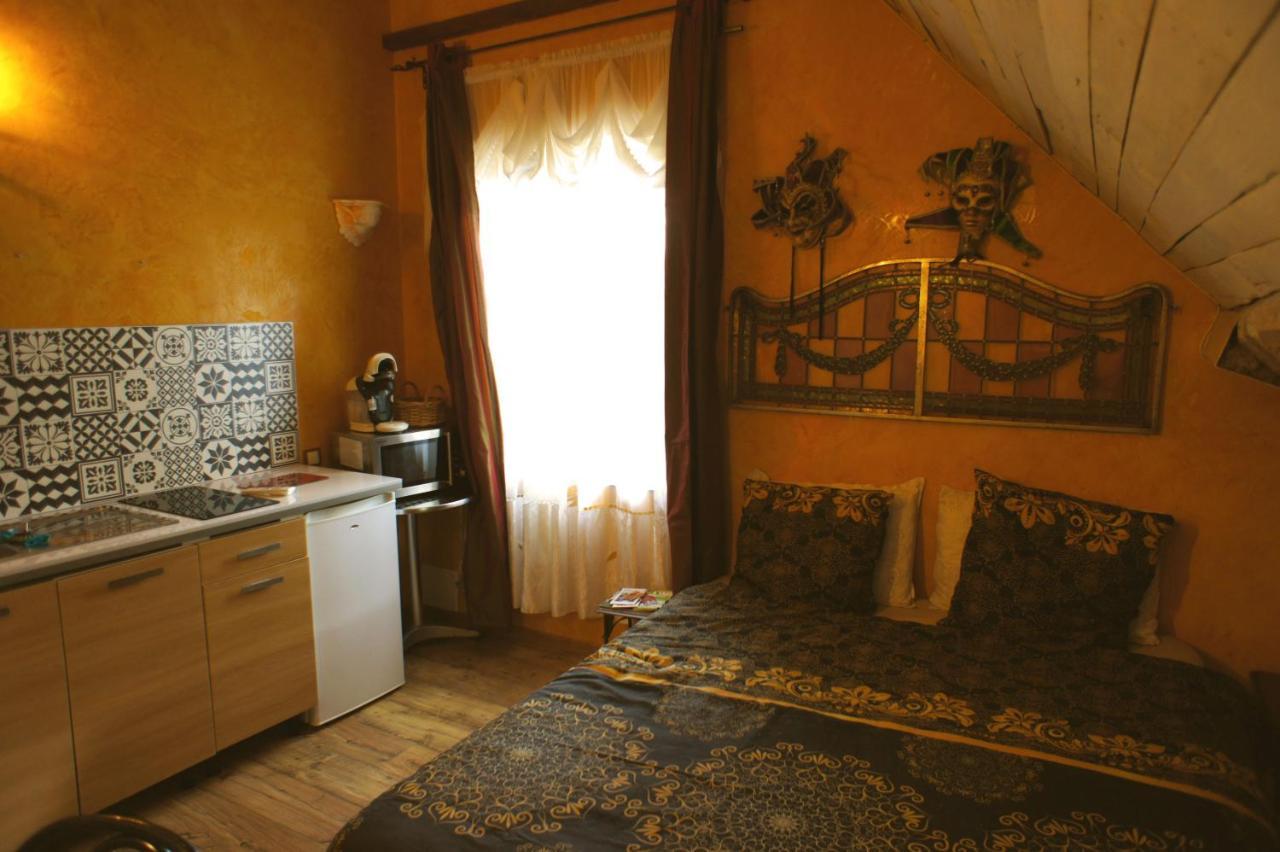 Bed and Breakfast Aux Logis De La Solre Ferrière-la-Petite Exteriér fotografie